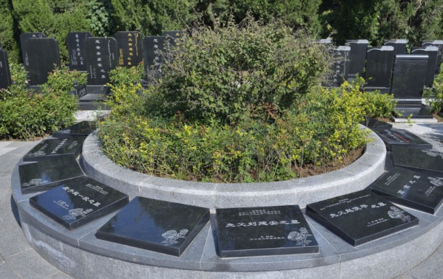 西安鳳棲山墓園位于西安方向