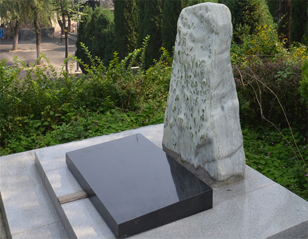 西安鳳棲山墓園安葬有近二十萬(wàn)俱骨灰