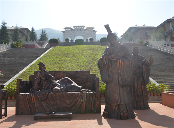 西安霸陵墓園新區(qū)圖片，群山環(huán)抱中,價格實惠