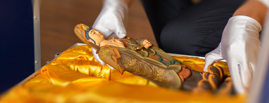 隨葬品在傳統(tǒng)葬禮中標(biāo)志墓主的身份、地位