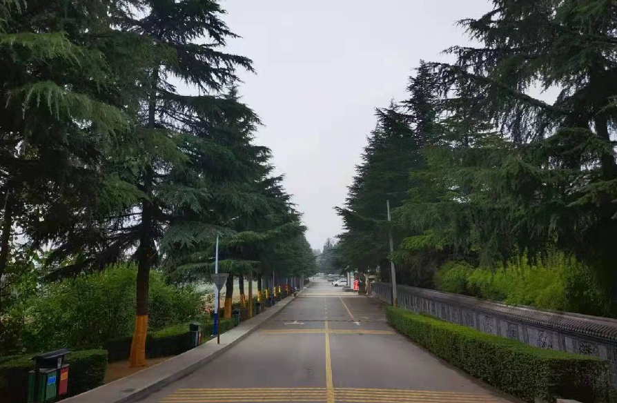 西安棗園山墓園可乘坐路、路、路等公交車抵達(dá)